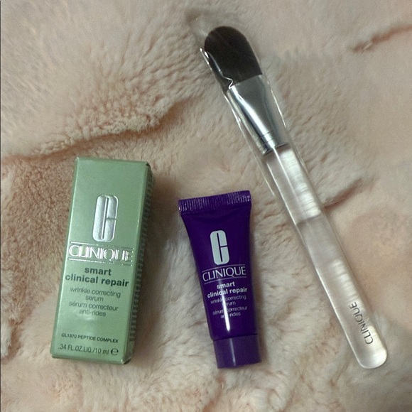 Clinique Other - Clinique Smart Clinical Repair Serum 10ml & Clinique Foundation Brush